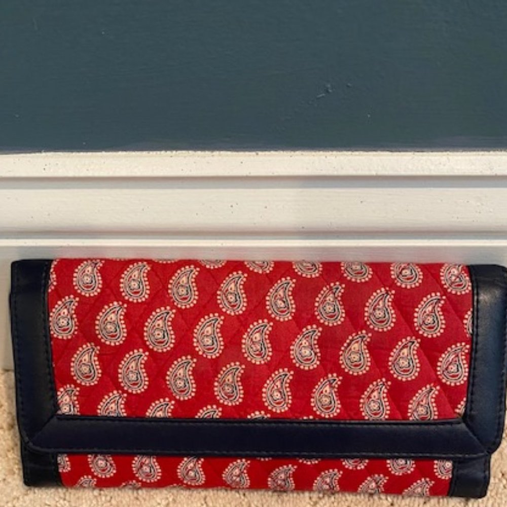 women's Vera Bradley wallet with magnetic closure